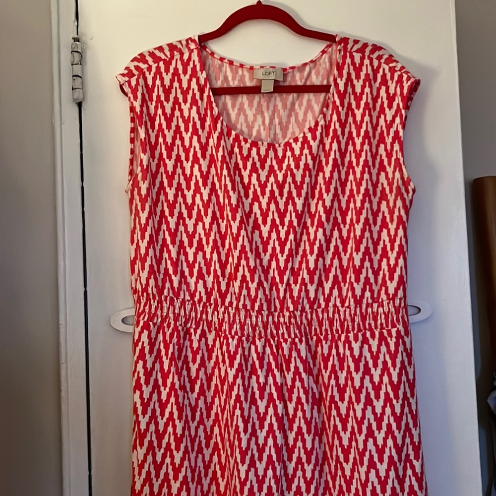 Pink and white geometric print dress